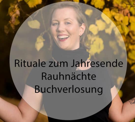 Vorschaubild Rituale zum Jahresende - Rauhnaechte - Buchverlosung - Christine Raab lachend im Herbst
